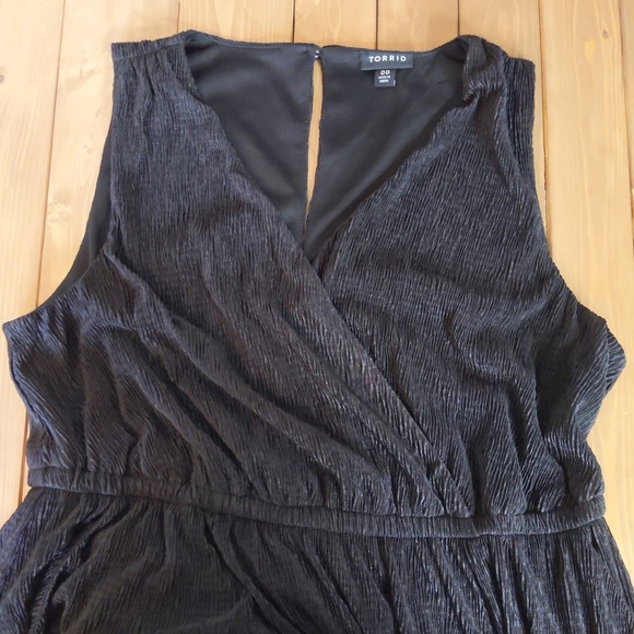 Torrid Black Sleeveless Crinkle Skater Wrap Midi Dress - Picture 6 of 10